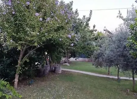 Daire With Access To A Large Garden Near