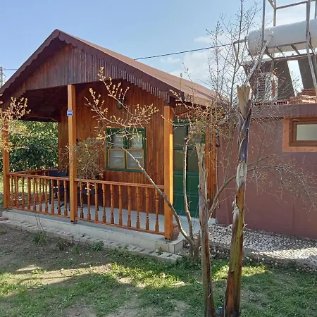 With Access To A Large Garden Near Apartment *